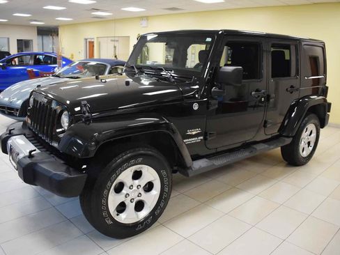 Used 2013 Jeep Wrangler Unlimited Sahara w/ Connectivity Group AWD/4WD image 7