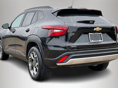 Used 2024 Chevrolet Trax LT image 4