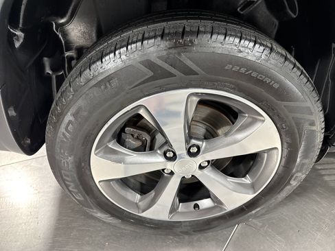 Used 2019 Jeep Cherokee Limited AWD/4WD image 13
