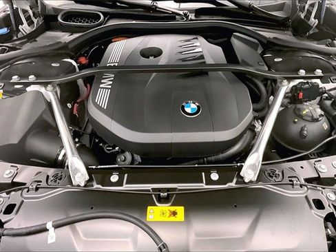 Used 2024 BMW 750e xDrive w/ Premium Package 2 image 8