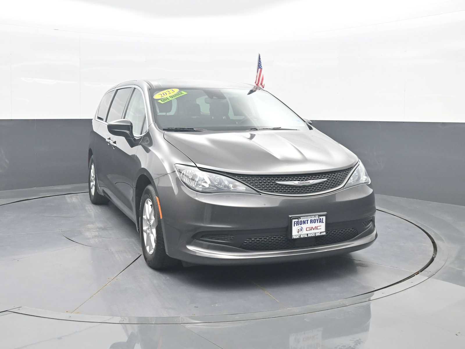 Used 2023 Chrysler Voyager LX FWD image 2