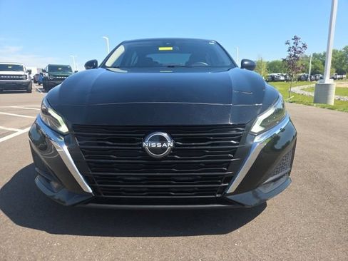 Used 2024 Nissan Altima 2.5 SV w/ SV Premium Package AWD/4WD image 3