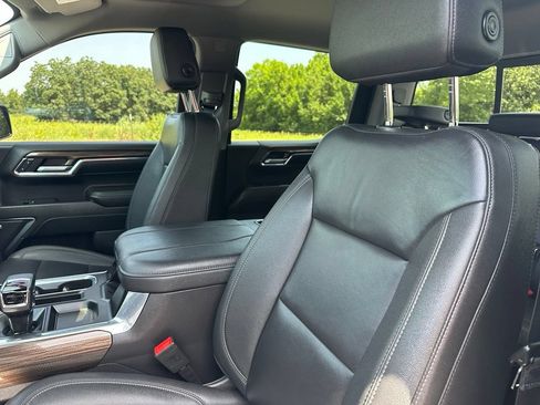 Used 2024 Chevrolet Silverado 1500 LT Trail Boss w/ Convenience Package II AWD/4WD image 25