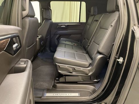 Used 2025 Chevrolet Suburban Z71 AWD/4WD image 16