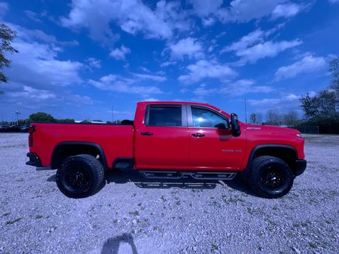 Used 2024 Chevrolet Silverado 2500 ZR2 w/ Technology Package image 9
