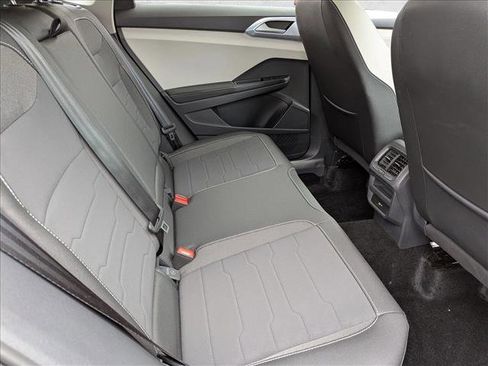 Used 2025 Volkswagen Taos SE w/ Panoramic Sunroof Package FWD image 18