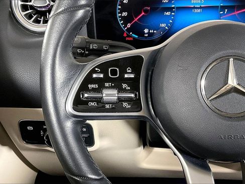 Used 2023 Mercedes-Benz GLA 250 w/ Premium Package image 18