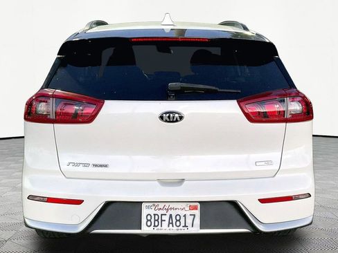 Used 2017 Kia Niro EX image 2