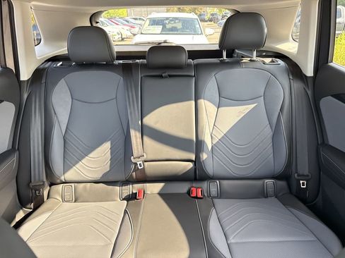 New 2025 Volkswagen Tiguan SE image 31