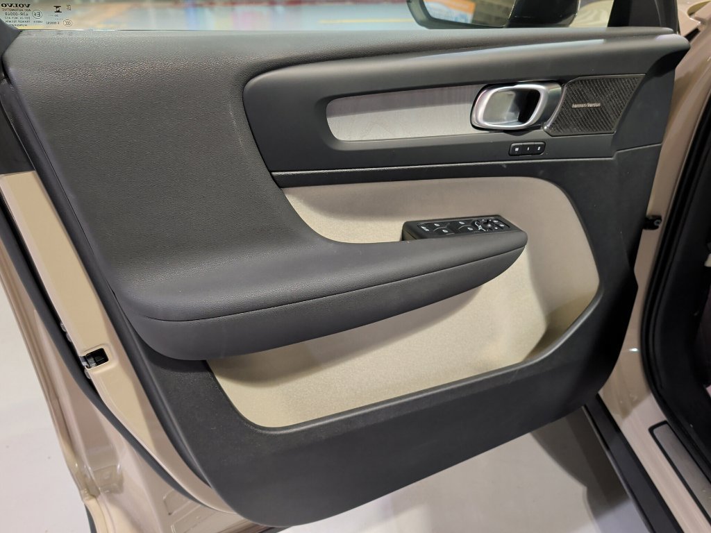 Used 2025 Volvo XC40 B5 Ultra w/ Climate Package AWD/4WD image 17