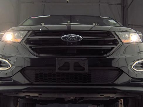 Used 2017 Ford Edge Sport image 3