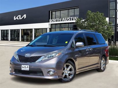 Used 2017 Toyota Sienna SE