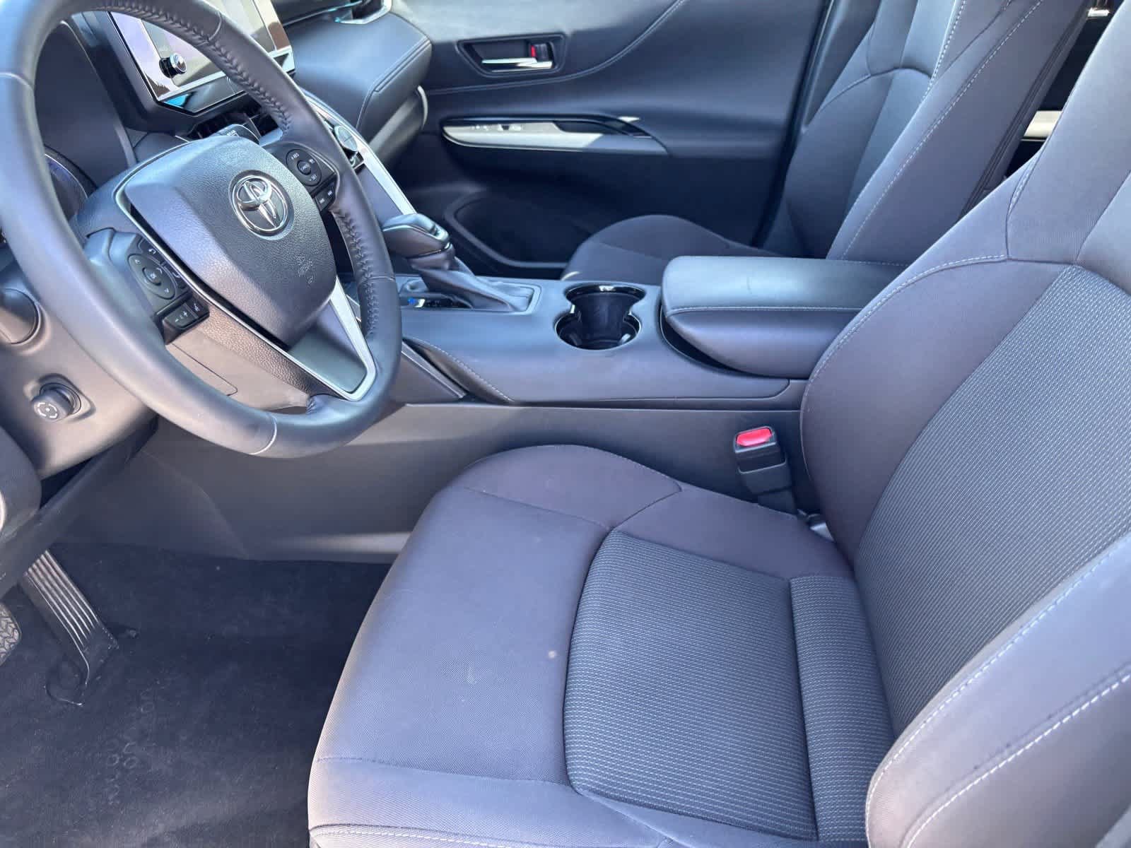 Used 2023 Toyota Venza LE AWD/4WD image 16