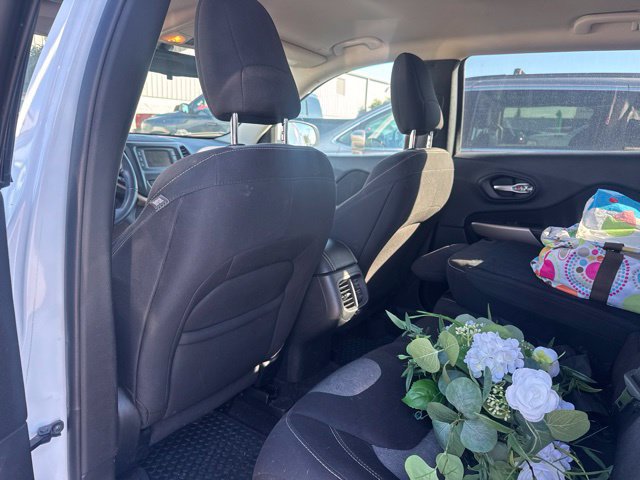 Used 2018 Jeep Cherokee Latitude w/ Cold Weather Group FWD image 7