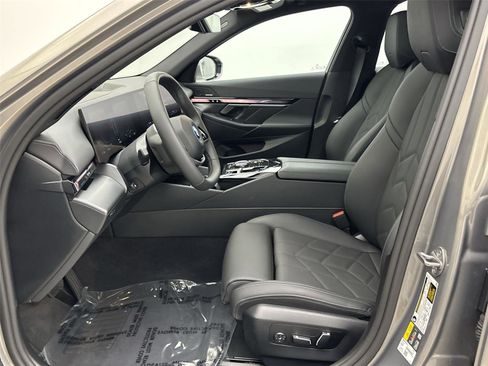 Used 2024 BMW i5 eDrive40i w/ Premium Package image 25