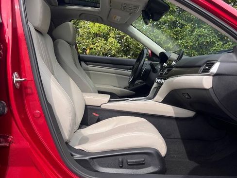 Used 2018 Honda Accord Touring image 17