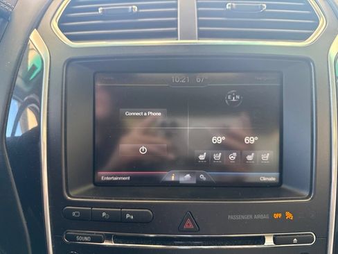 Used 2016 Ford Explorer Platinum AWD/4WD image 24