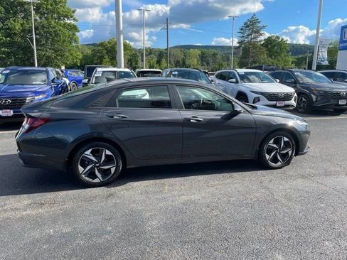 Used 2023 Hyundai Elantra Limited FWD image 3