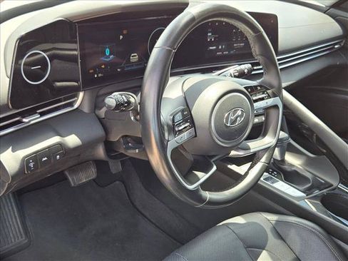 Used 2021 Hyundai Elantra Limited FWD image 10