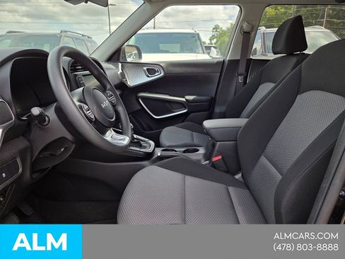 Used 2025 Kia Soul LX w/ LX Technology Package FWD image 4