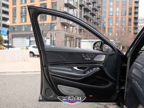 Used 2020 Mercedes-Benz S 560 4MATIC Sedan w/ Premium Package image 48