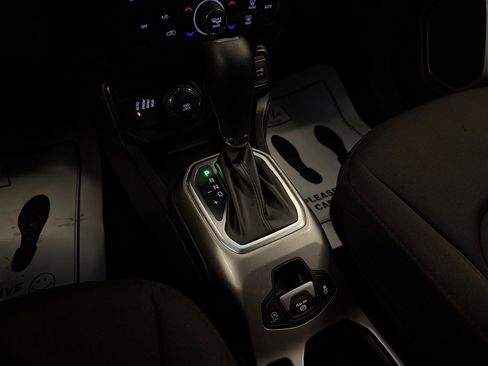 Used 2022 Jeep Renegade Latitude w/ Convenience Group image 15