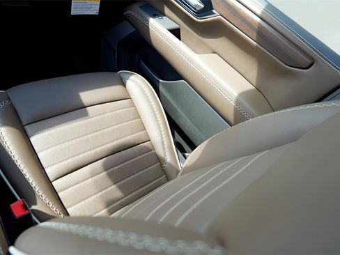 New 2026 GMC Yukon XL Denali Ultimate w/ LPO, Illumination Package image 27