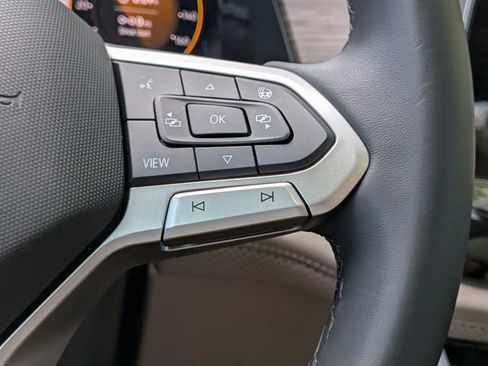 Certified 2025 Volkswagen Atlas SEL Premium R-Line image 32