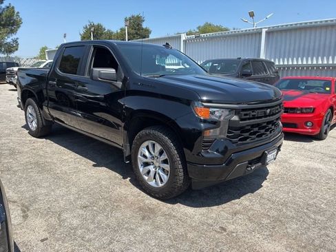 Used 2022 Chevrolet Silverado 1500 Custom w/ LPO, Dark Essentials Package RWD image 2