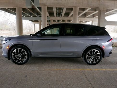 Used 2024 Lincoln Nautilus Reserve image 37