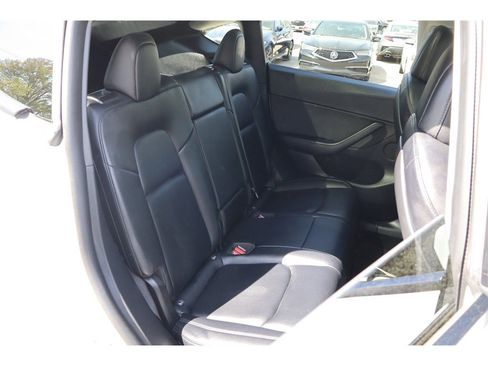 Used 2021 Tesla Model Y Long Range image 16