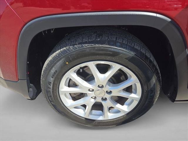 Used 2016 Jeep Cherokee Latitude w/ Comfort & Sound Group FWD image 24