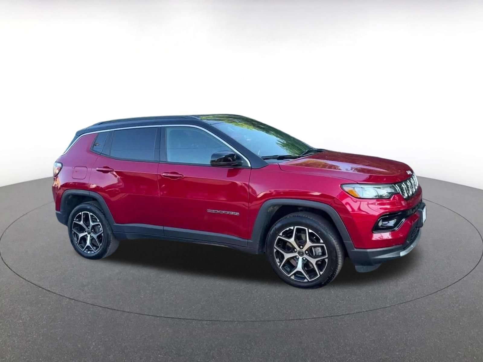Used 2025 Jeep Compass Limited AWD/4WD image 2