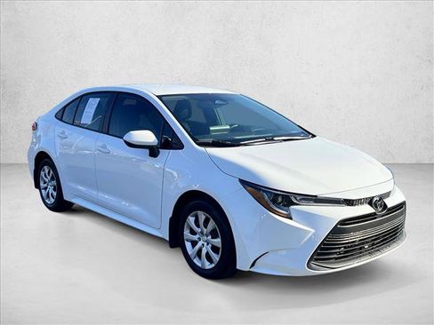 Certified 2025 Toyota Corolla LE image 3