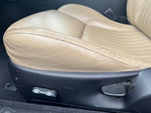 Used 2004 Ford Thunderbird image 12