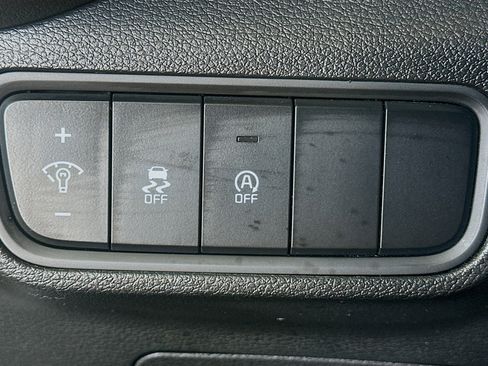 Used 2025 Kia Soul LX w/ LX Technology Package FWD image 17