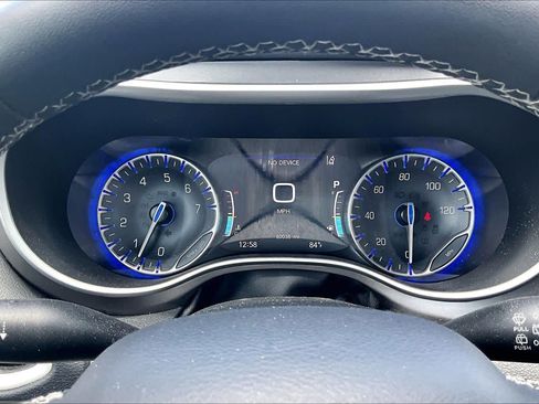 Used 2023 Chrysler Pacifica Touring-L FWD image 26