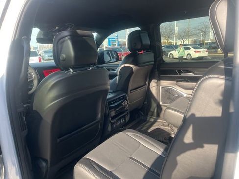 Used 2023 Jeep Wagoneer Series III w/ Preferred Equipment Group image 15