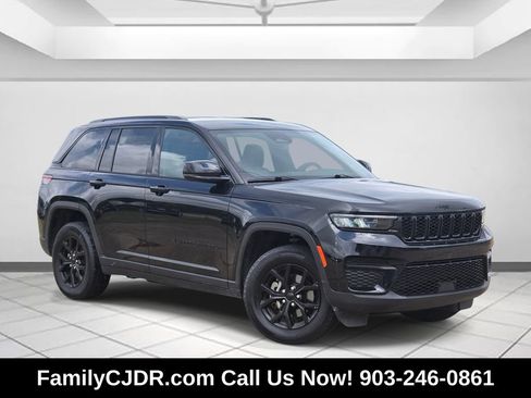 Used 2024 Jeep Grand Cherokee Altitude RWD image 1