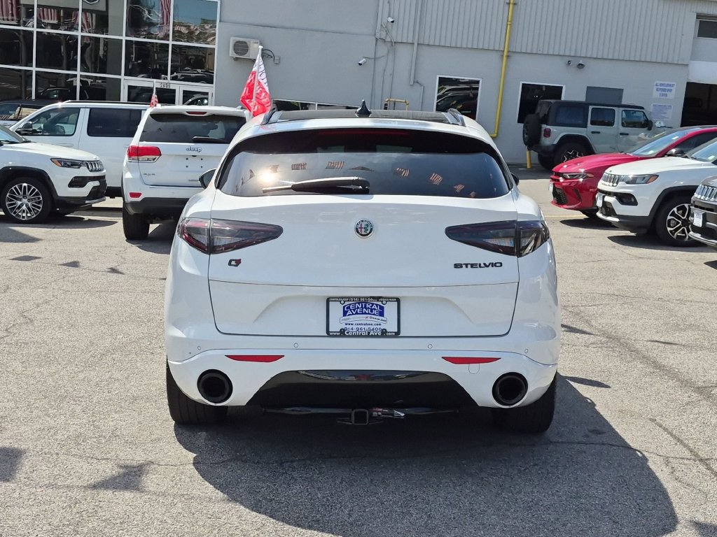 Used 2021 Alfa Romeo Stelvio Ti Sport AWD/4WD image 6