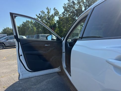 Used 2025 Nissan Rogue SL w/ SL Premium Package FWD image 17