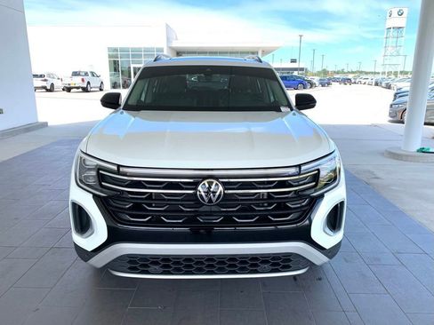 Used 2024 Volkswagen Atlas Peak Edition SE image 2