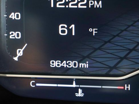 Used 2022 GMC Yukon XL SLE image 17