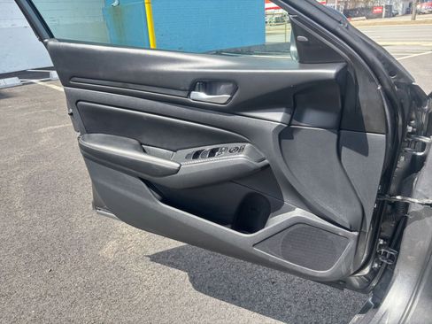 Used 2025 Nissan Altima 2.5 SV FWD image 18