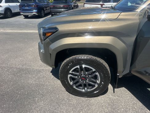 Used 2024 Toyota Tacoma TRD Sport w/ TRD Sport Premium Package AWD/4WD image 27