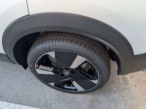 New 2025 Nissan Kicks SR image 10