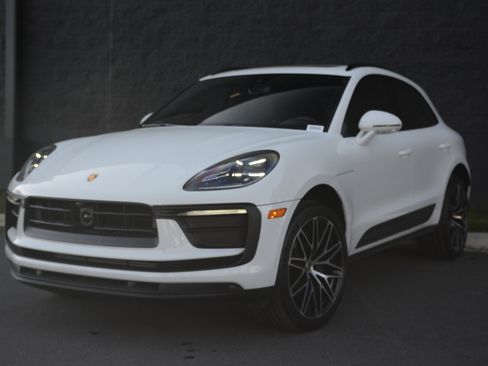 Certified 2026 Porsche Macan image 1