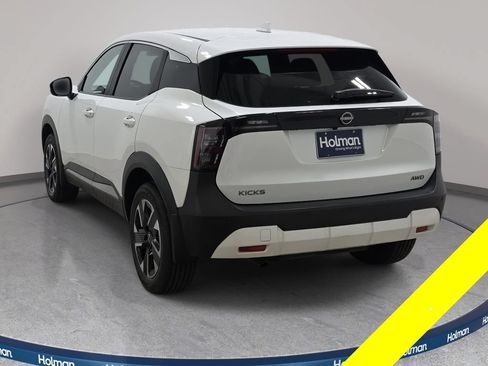 Used 2025 Nissan Kicks SV AWD/4WD image 7
