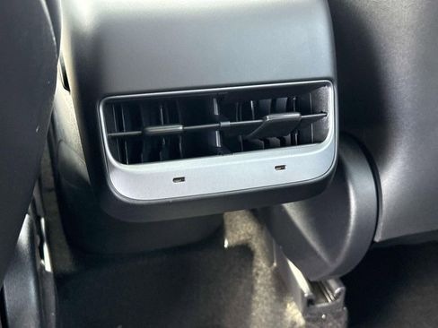 Used 2024 Tesla Model Y Long Range AWD/4WD image 15