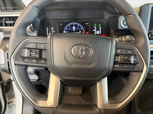 Used 2026 Toyota 4Runner SR5 RWD image 13